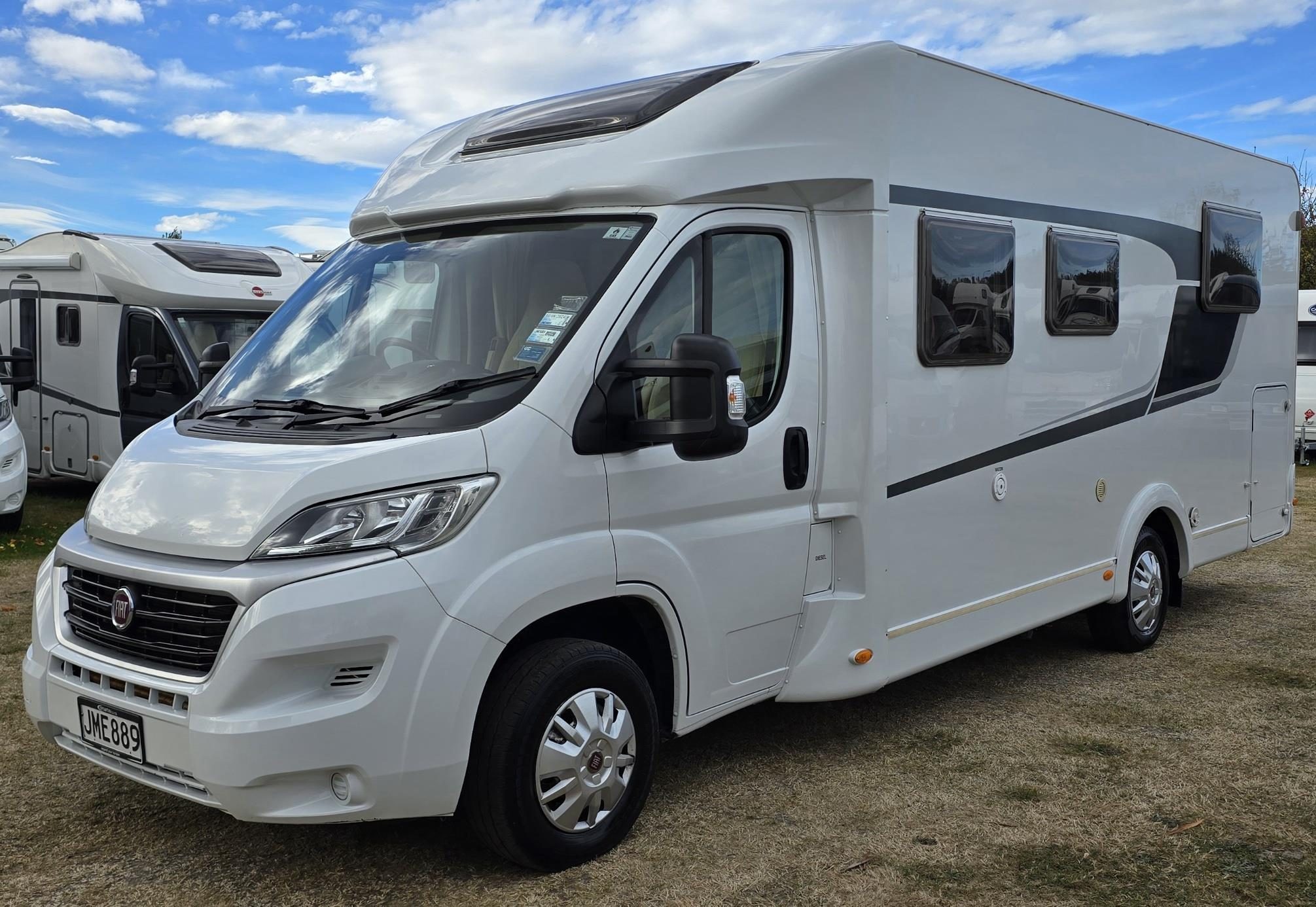 2015 Carado T449